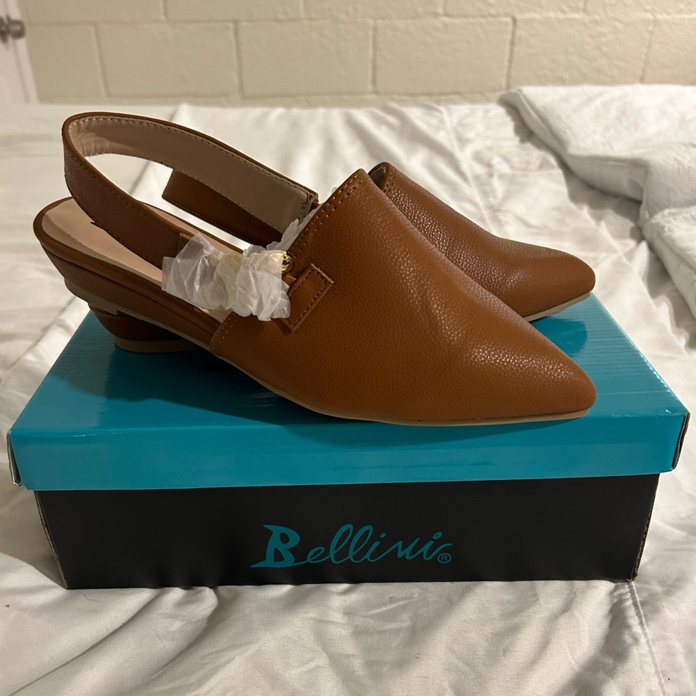 New in box Bellini women size 8 brown sling back flats.